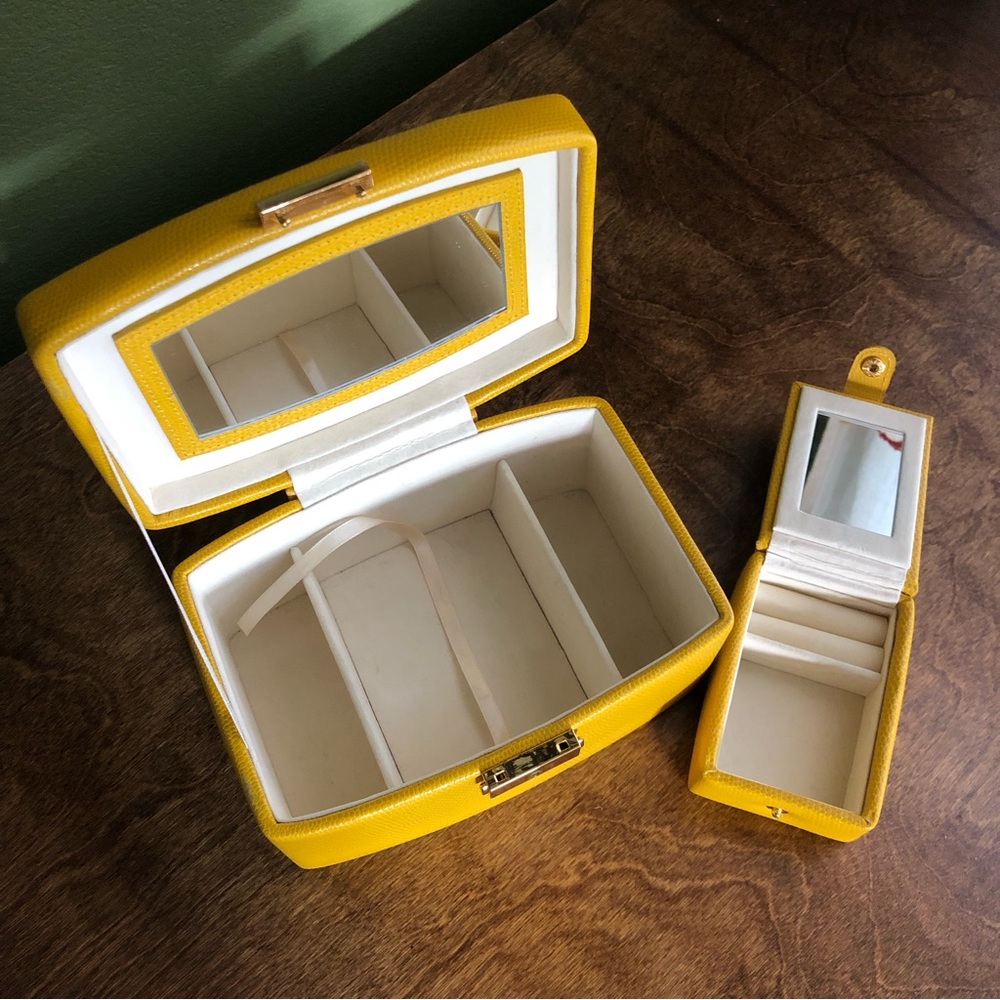 Genuine leather jewelry box travel set